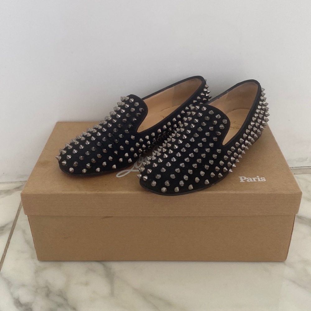 soled / all spikes are there!